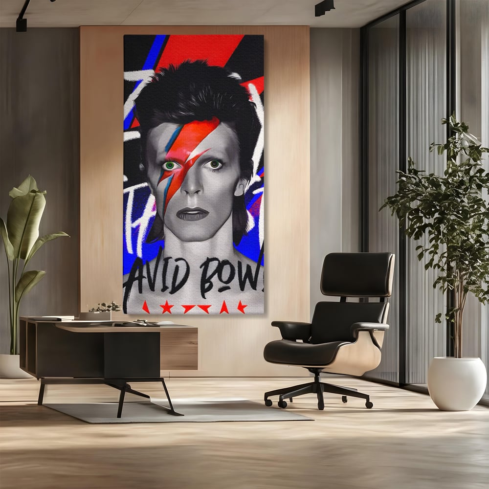 Tablou canvas cu tablou canvas cu portretul lui david bowie, fara rama, pe sasiu de lemn, pe perete intr-un birou