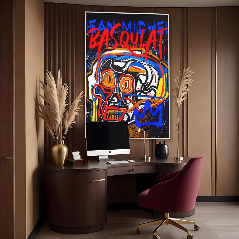 Tablou canvas cu tablou canvas cu portret stil graffiti, in rama de aluminiu argintiu, pe perete intr-un birou