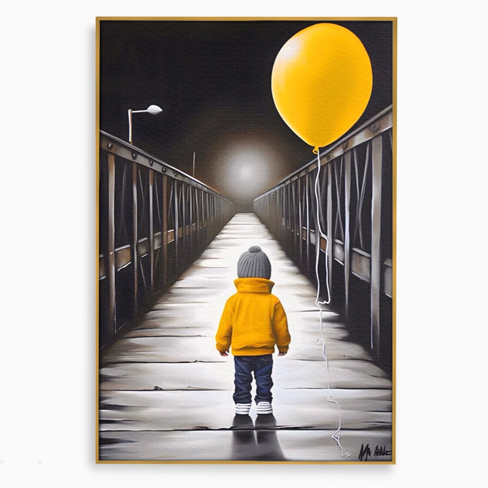 Tablou canvas cu tablou canvas cu un copil si balon galben pe pod, in rama de aluminiu auriu