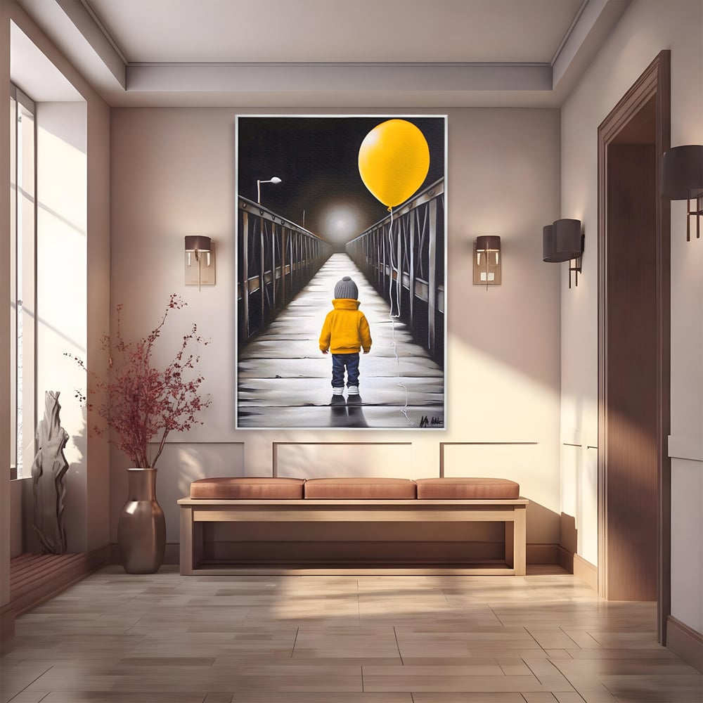 Tablou canvas cu tablou canvas cu un copil si balon galben pe pod, in rama de aluminiu argintiu