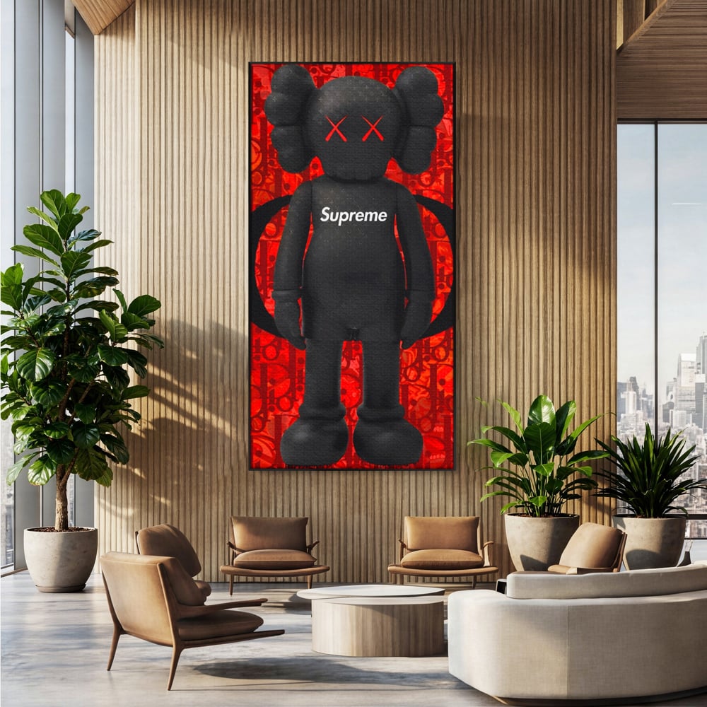 Tablou canvas cu tablou canvas cu robot negru supreme, in rama de aluminiu negru, pe perete intr-un birou