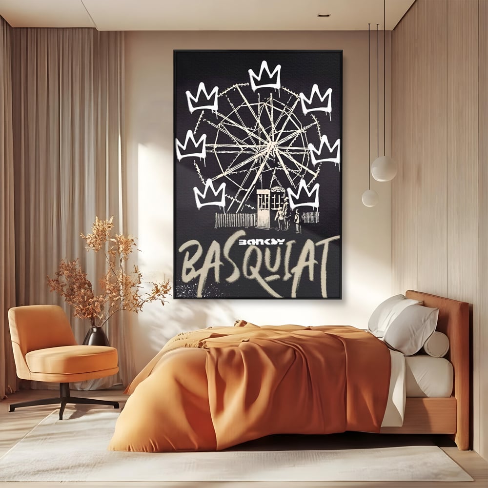 Tablou canvas cu tablou canvas cu graffiti banksy si roata, in rama de aluminiu negru, pe perete intr-un dormitor