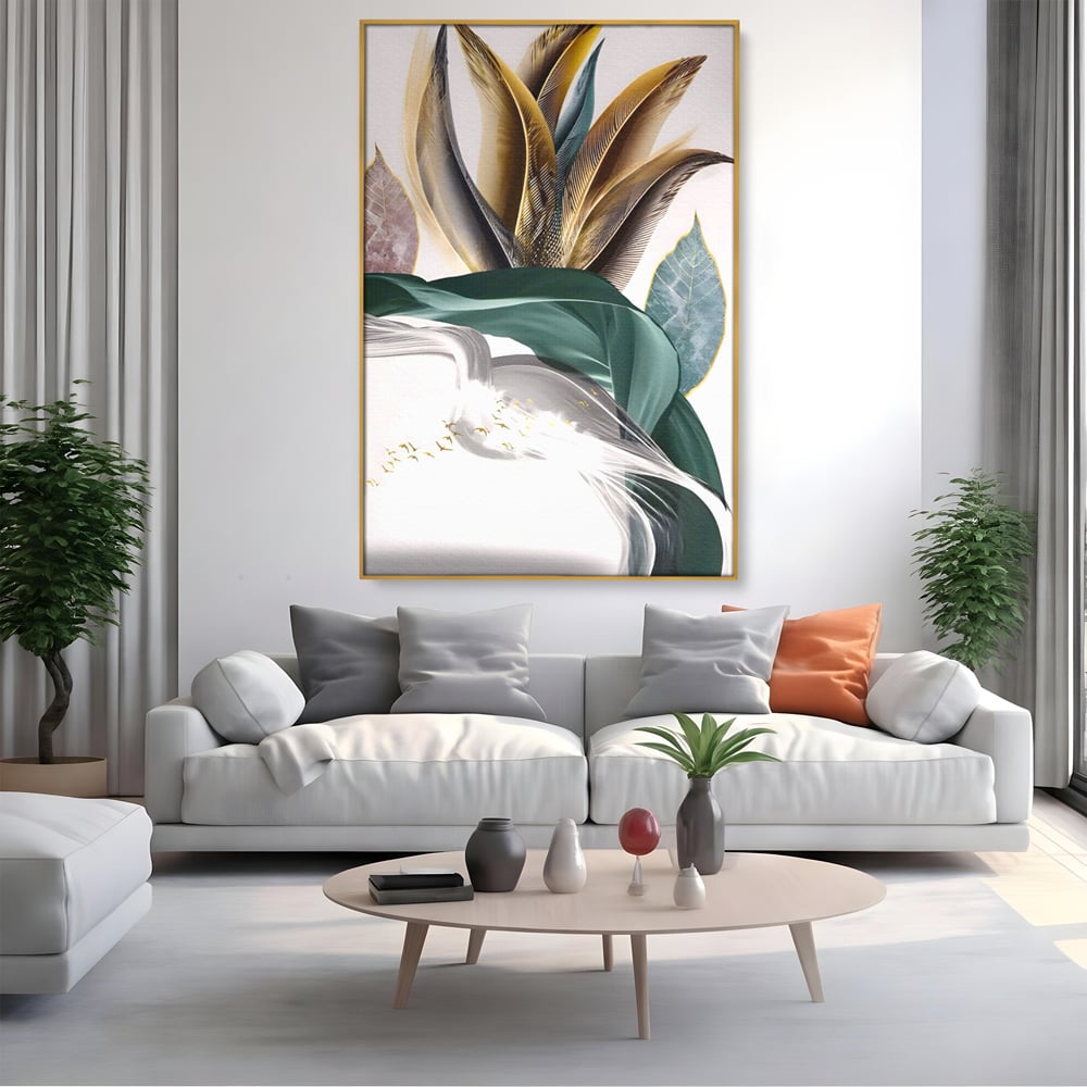Tablou canvas cu tablou vertical cu pene si frunza, in rama de aluminiu auriu, pe perete intr-un living