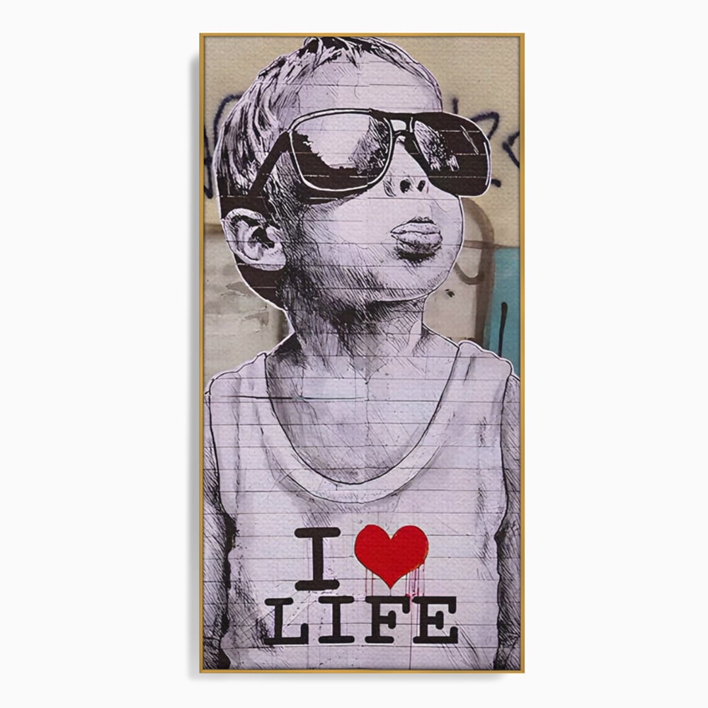 Tablou canvas cu tablou portret copil cu ochelari si inima, in rama de aluminiu auriu