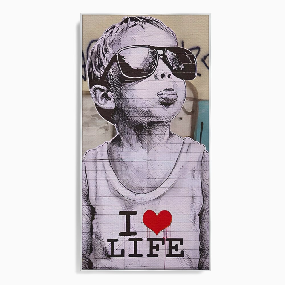 Tablou canvas cu tablou portret copil cu ochelari si inima, in rama de aluminiu argintiu