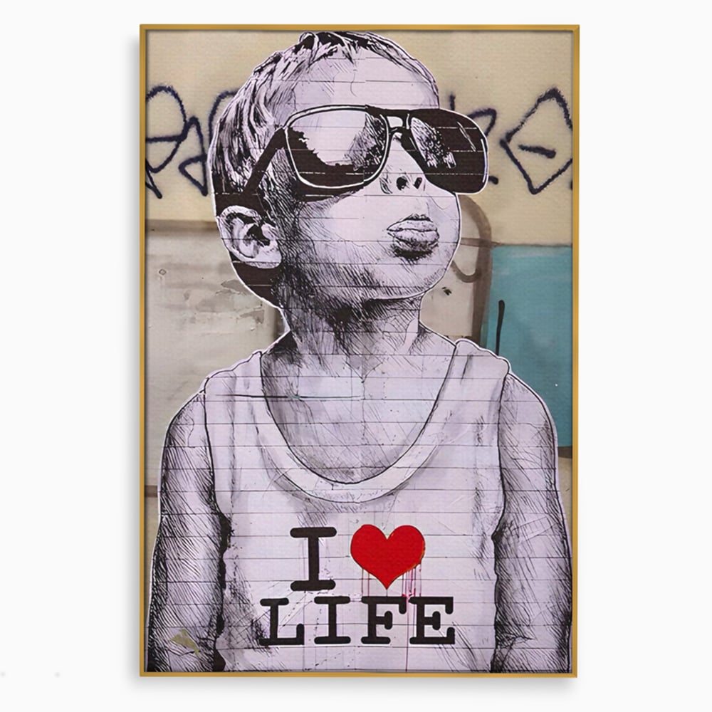 Tablou canvas cu tablou portret copil cu ochelari si inima, in rama de aluminiu auriu