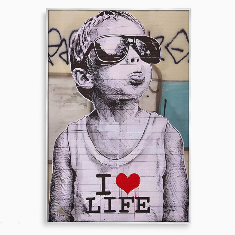 Tablou canvas cu tablou portret copil cu ochelari si inima, in rama de aluminiu argintiu