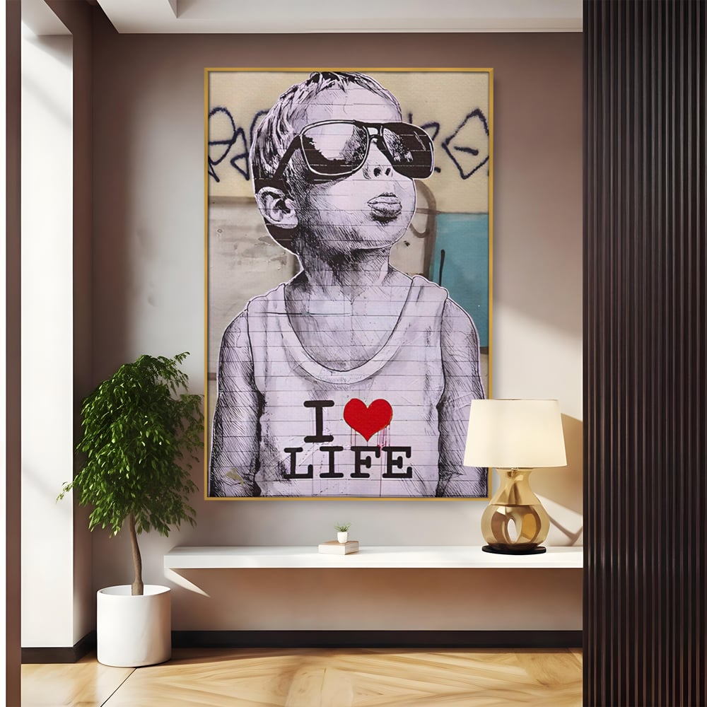 Tablou canvas cu tablou portret copil cu ochelari si inima, in rama de aluminiu auriu