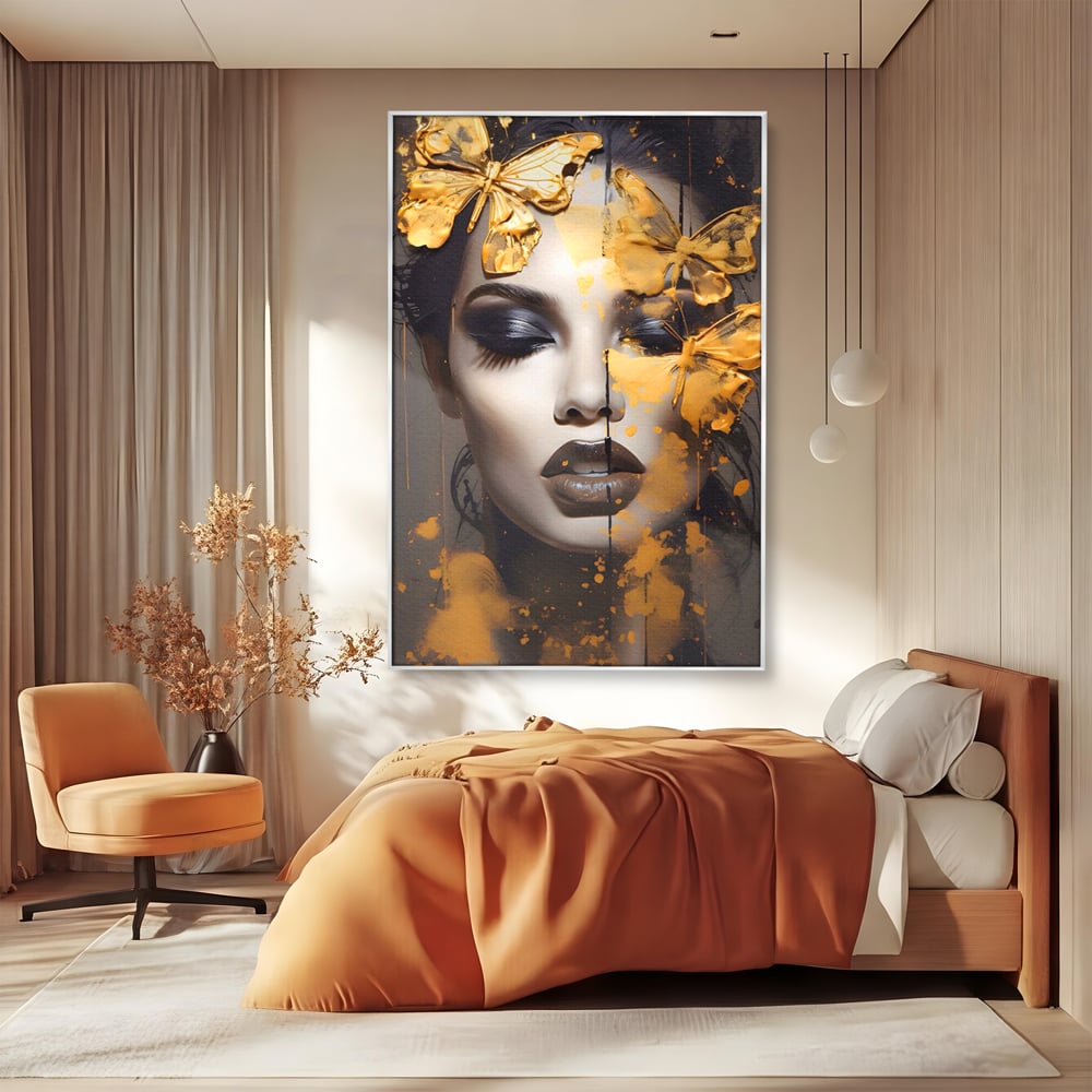 Tablou canvas cu tablou canvas cu portret de femeie si fluturi, in rama de aluminiu argintiu, pe perete intr-un dormitor