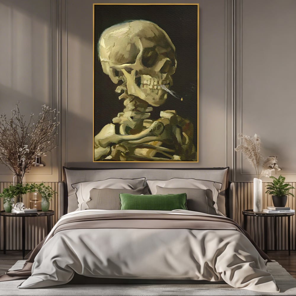 Tablou canvas cu pictura cu schelet care fumeaza, in rama de aluminiu auriu, pe perete intr-un dormitor