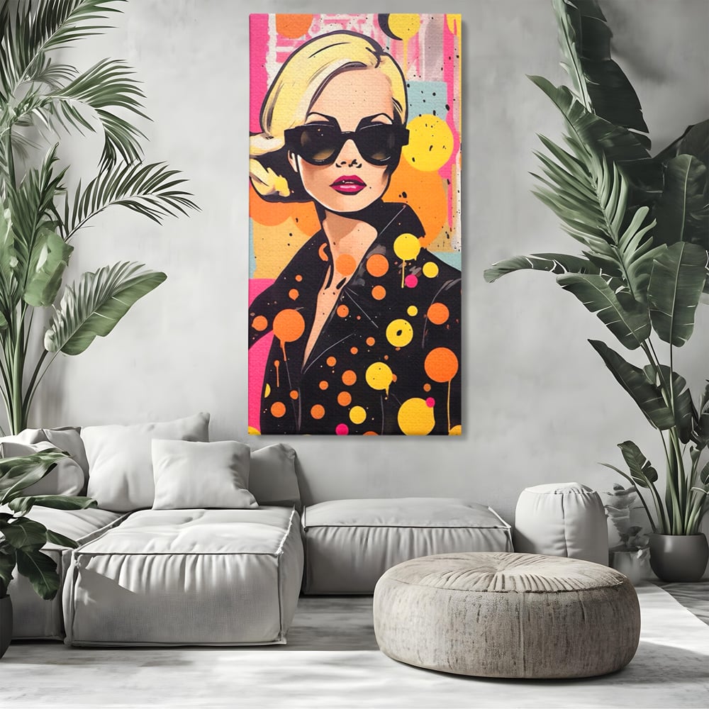 Tablou canvas cu tablou canvas portret femeie ochelari, fara rama, pe sasiu de lemn, pe perete intr-un living