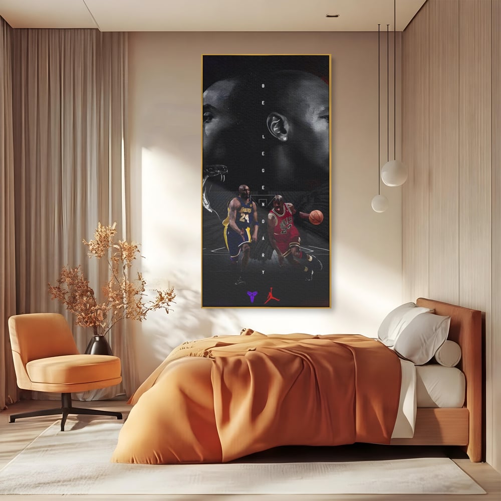 Tablou canvas cu tablou canvas cu michael jordan si kobe bryant, in rama de aluminiu auriu, pe perete intr-un dormitor