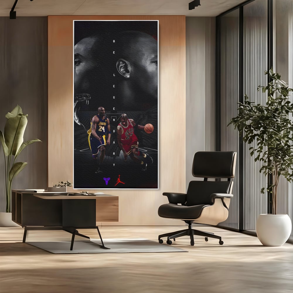Tablou canvas cu tablou canvas cu michael jordan si kobe bryant, in rama de aluminiu argintiu, pe perete intr-un birou