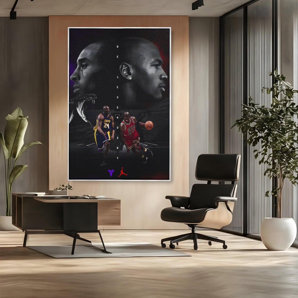 Tablou canvas cu tablou canvas cu michael jordan si kobe bryant, in rama de aluminiu argintiu, pe perete intr-un birou