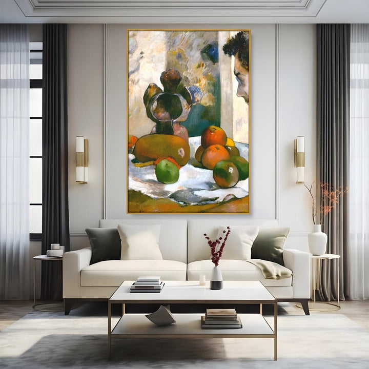 Tablou canvas cu pictura natura moarta cu fructe si vaza, in rama de aluminiu auriu, pe perete intr-un living