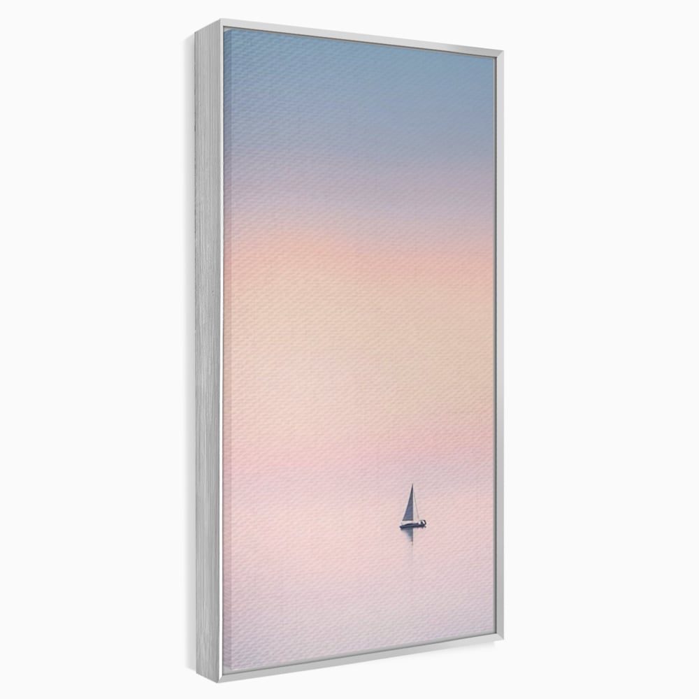 Tablou canvas cu tablou canvas cu barca cu vele pe apa, in rama de aluminiu argintiu