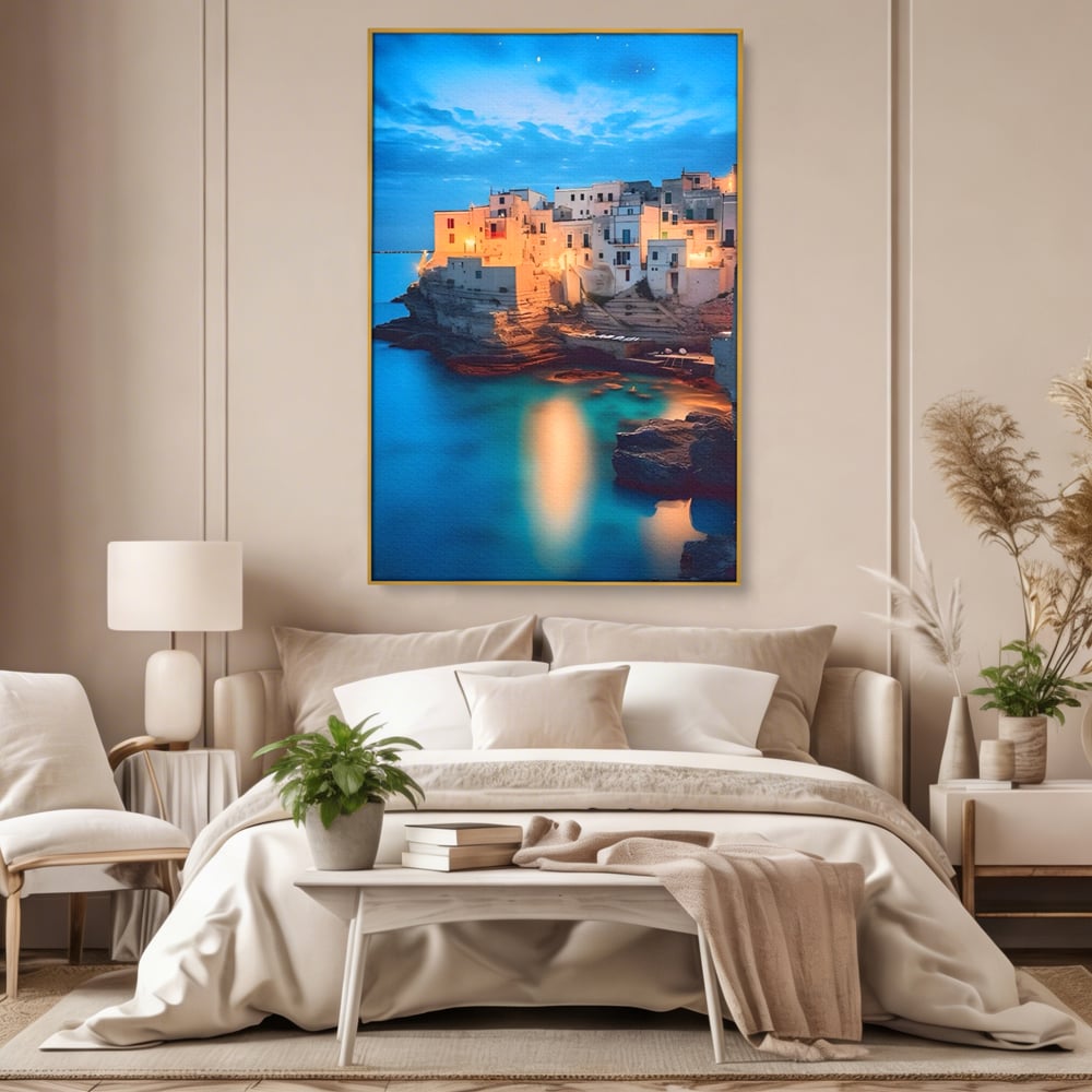 Tablou canvas cu tablou canvas cu peisaj costier nocturn, in rama de aluminiu auriu, pe perete intr-un dormitor