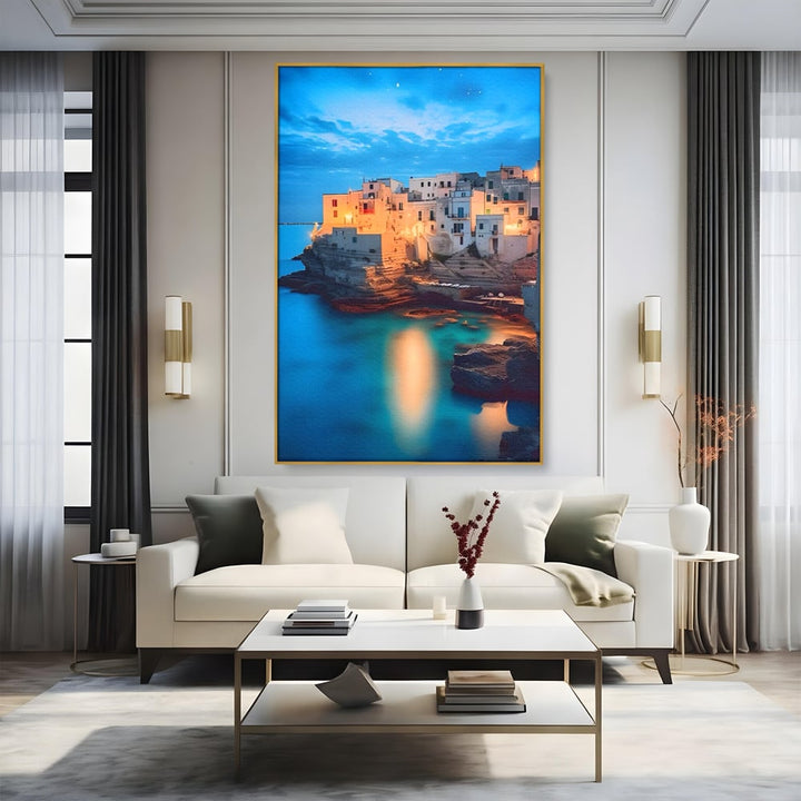 Tablou canvas cu tablou canvas cu peisaj costier nocturn, in rama de aluminiu auriu, pe perete intr-un living