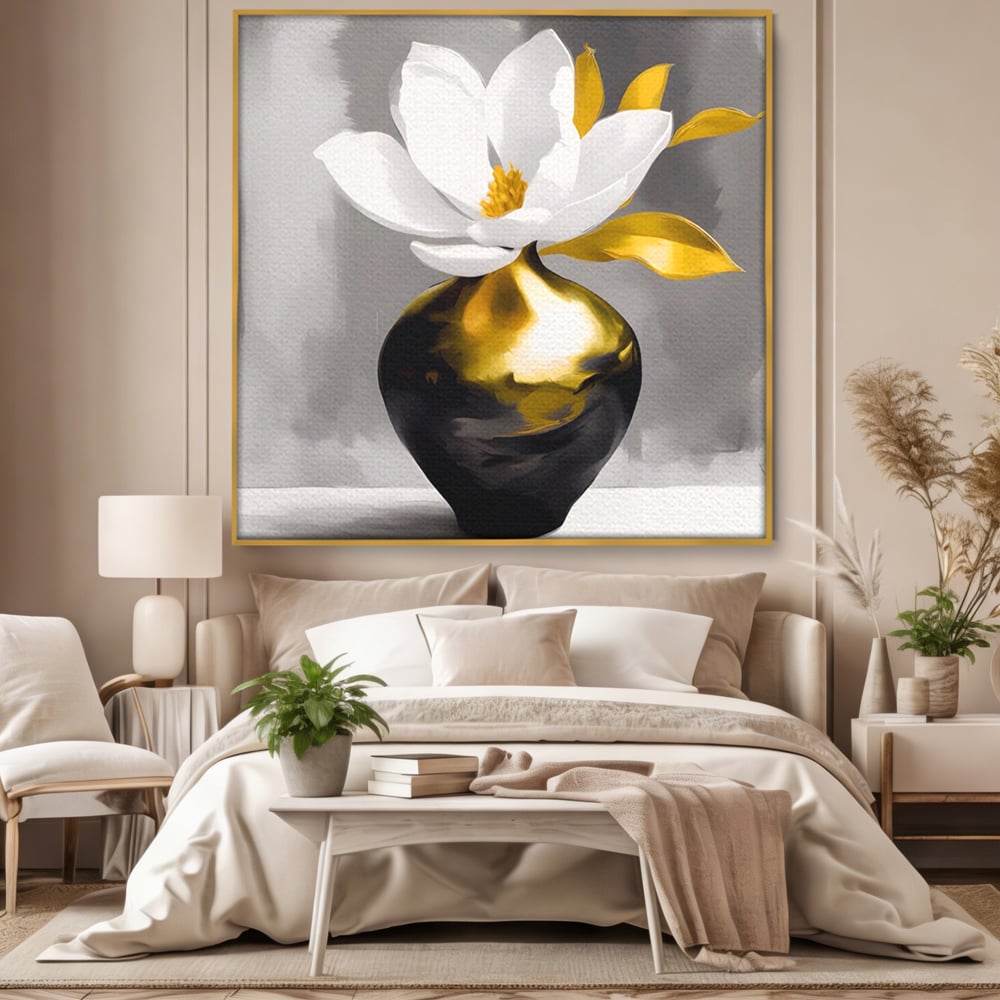 Tablou canvas cu tablou canvas cu floare si vaza aurie, in rama de aluminiu auriu, pe perete intr-un dormitor