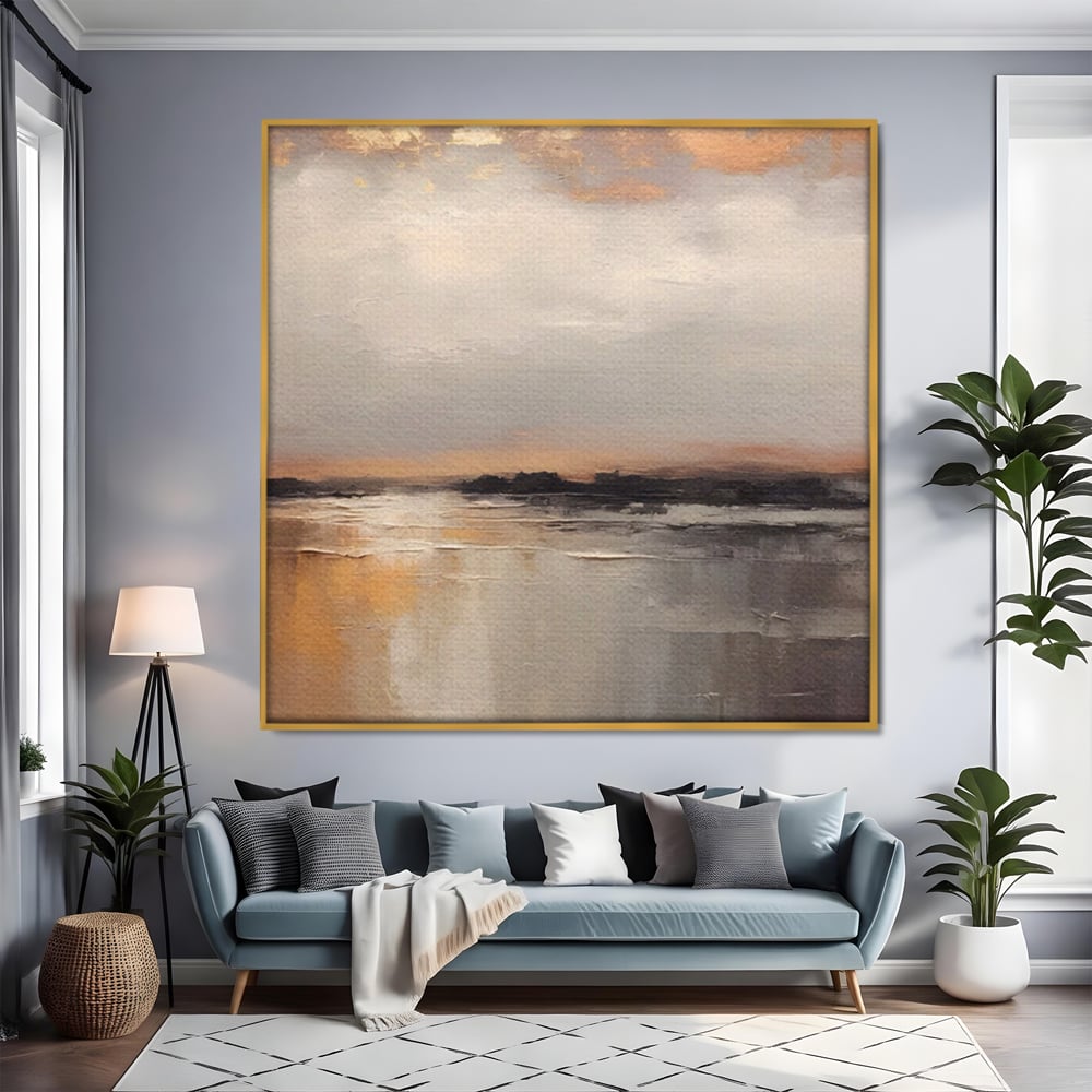 Tablou canvas cu tablou pictat cu peisaj de apa, in rama de aluminiu auriu, pe perete intr-un living