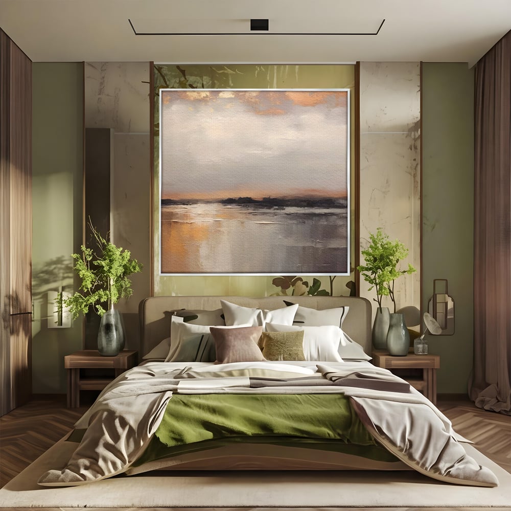 Tablou canvas cu tablou pictat cu peisaj de apa, in rama de aluminiu argintiu, pe perete intr-un dormitor