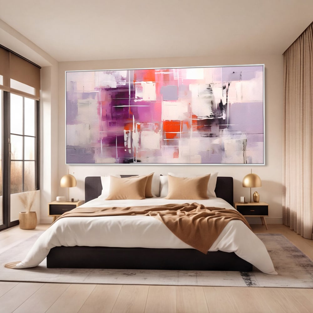 Tablou canvas cu pictura abstracta cu pete mov, in rama de aluminiu argintiu, pe perete intr-un dormitor