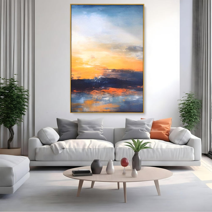 Tablou canvas cu tablou canvas cu apus abstract, in rama de aluminiu auriu, pe perete intr-un living