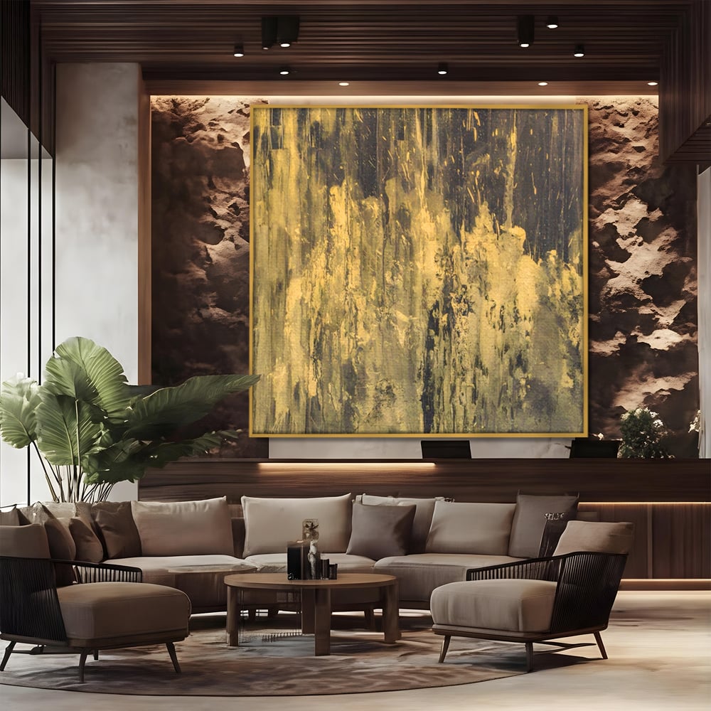 Tablou canvas cu pictura abstracta cu texturi aurii, in rama de aluminiu auriu, pe perete intr-un birou