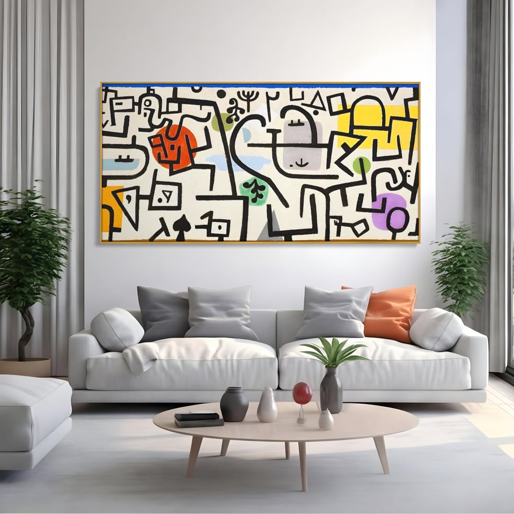 Tablou canvas cu pictura abstracta cu forme negre si pete colorate, in rama de aluminiu auriu, pe perete intr-un living