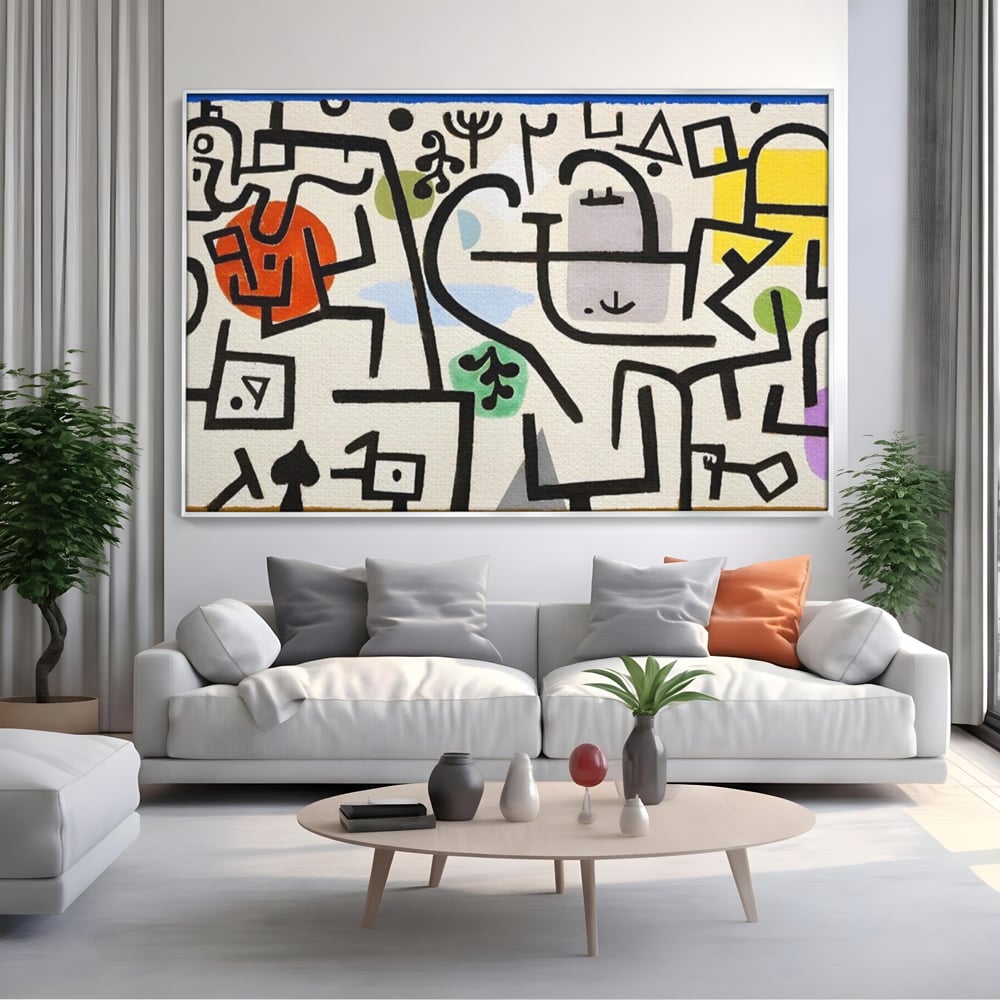 Tablou canvas cu pictura abstracta cu forme negre si pete colorate, in rama de aluminiu argintiu, pe perete intr-un living
