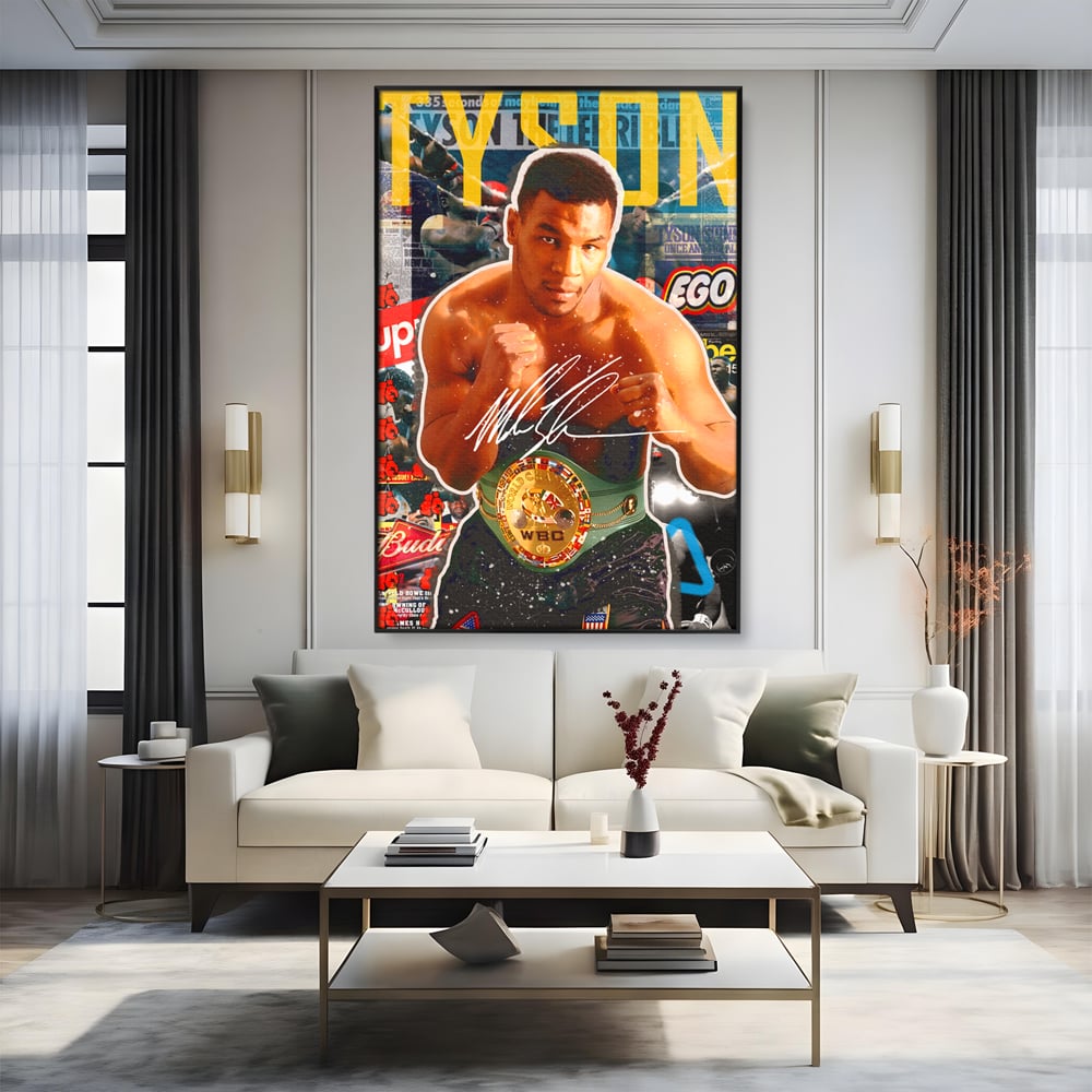 Tablou canvas cu tablou canvas cu boxerul mike tyson, in rama de aluminiu negru, pe perete intr-un living