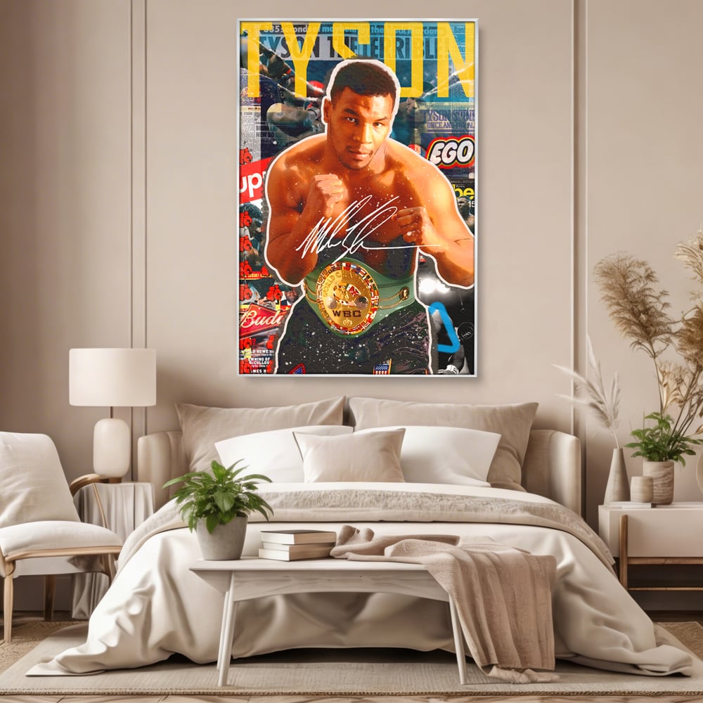 Tablou canvas cu tablou canvas cu boxerul mike tyson, in rama de aluminiu argintiu, pe perete intr-un dormitor