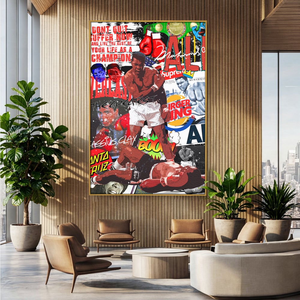 Tablou canvas cu tablou canvas cu muhammad ali in box, in rama de aluminiu auriu, pe perete intr-un birou