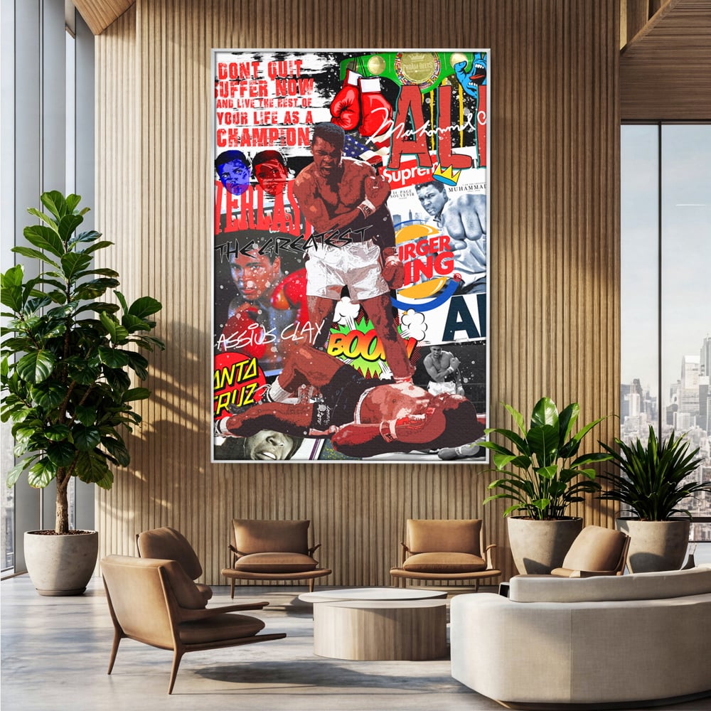 Tablou canvas cu tablou canvas cu muhammad ali in box, in rama de aluminiu argintiu, pe perete intr-un birou