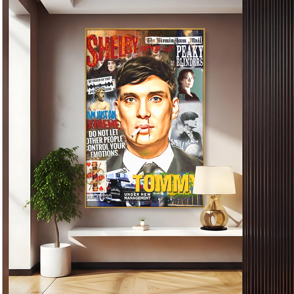 Tablou canvas cu tablou canvas cu portretul lui tommy shelby, in rama de aluminiu auriu