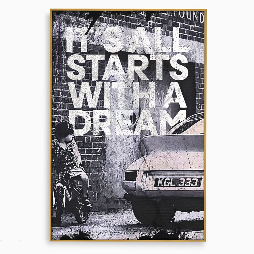 Tablou canvas cu tablou motivational alb-negru cu text si masina, in rama de aluminiu auriu