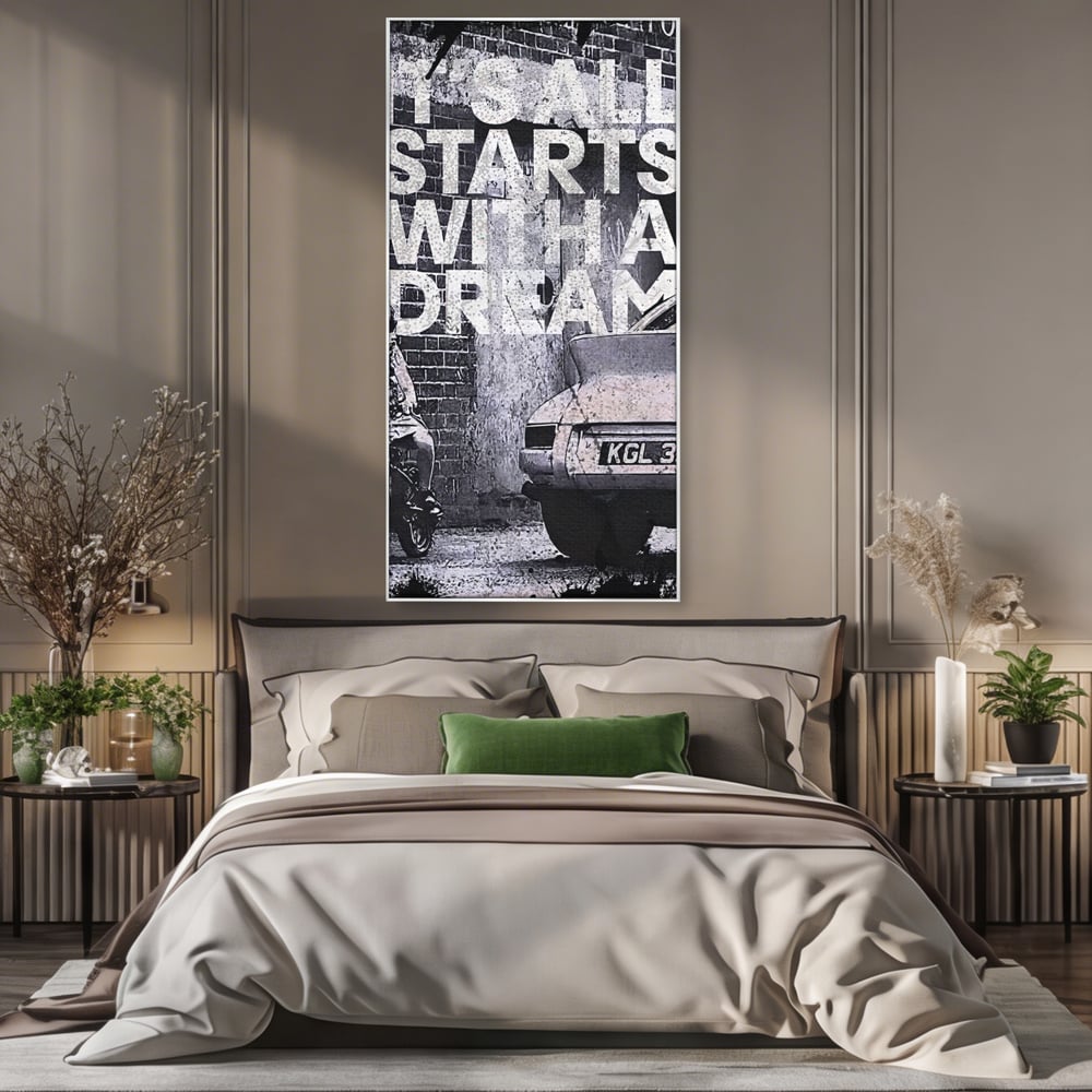 Tablou canvas cu tablou motivational alb-negru cu text si masina, in rama de aluminiu argintiu, pe perete intr-un dormitor