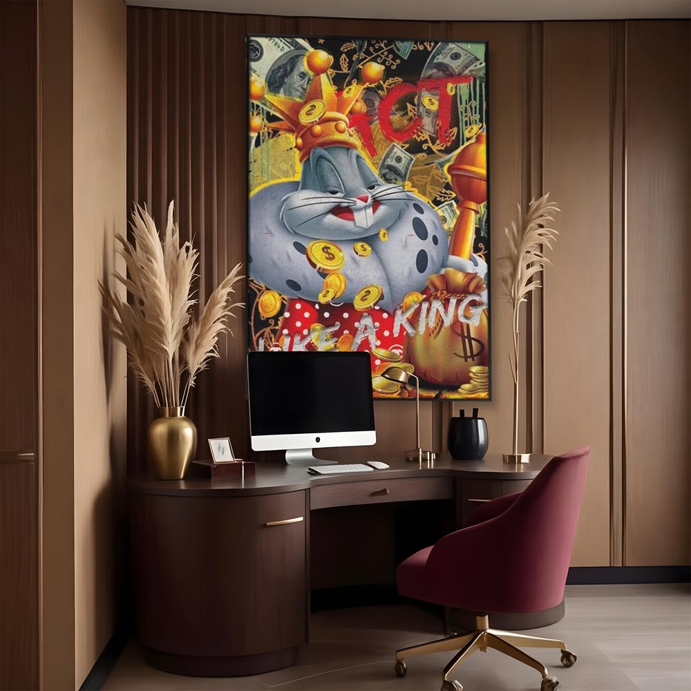Tablou canvas cu tablou canvas cu bugs bunny rege, in rama de aluminiu negru, pe perete intr-un birou
