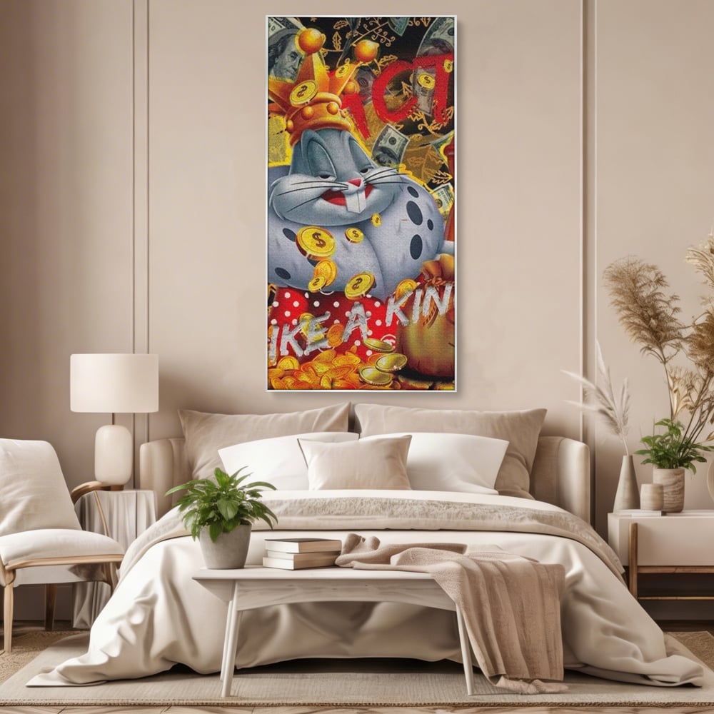 Tablou canvas cu tablou canvas cu bugs bunny rege, in rama de aluminiu argintiu, pe perete intr-un dormitor