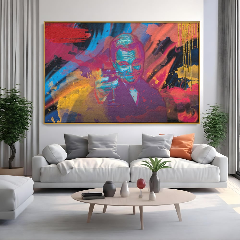Tablou canvas cu tablou canvas cu leonardo dicaprio, in rama de aluminiu auriu, pe perete intr-un living