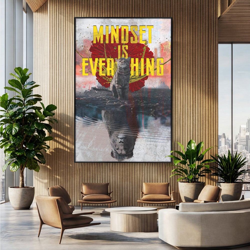 Tablou canvas cu tablou canvas motivatie cu pisica si leu, in rama de aluminiu negru, pe perete intr-un birou