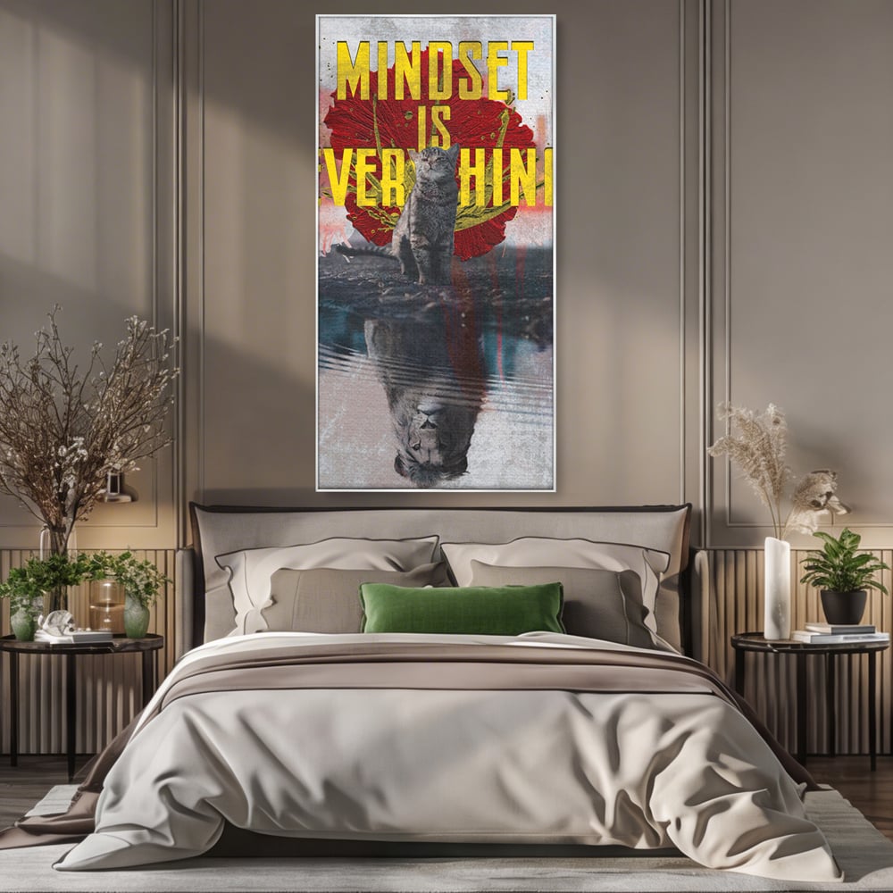 Tablou canvas cu tablou canvas motivatie cu pisica si leu, in rama de aluminiu argintiu, pe perete intr-un dormitor