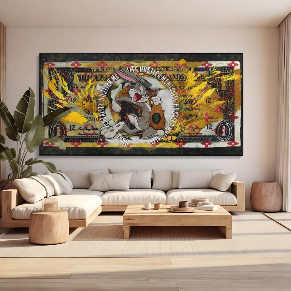 Tablou canvas cu tablou canvas cu dolar si bugs bunny, in rama de aluminiu negru, pe perete intr-un living