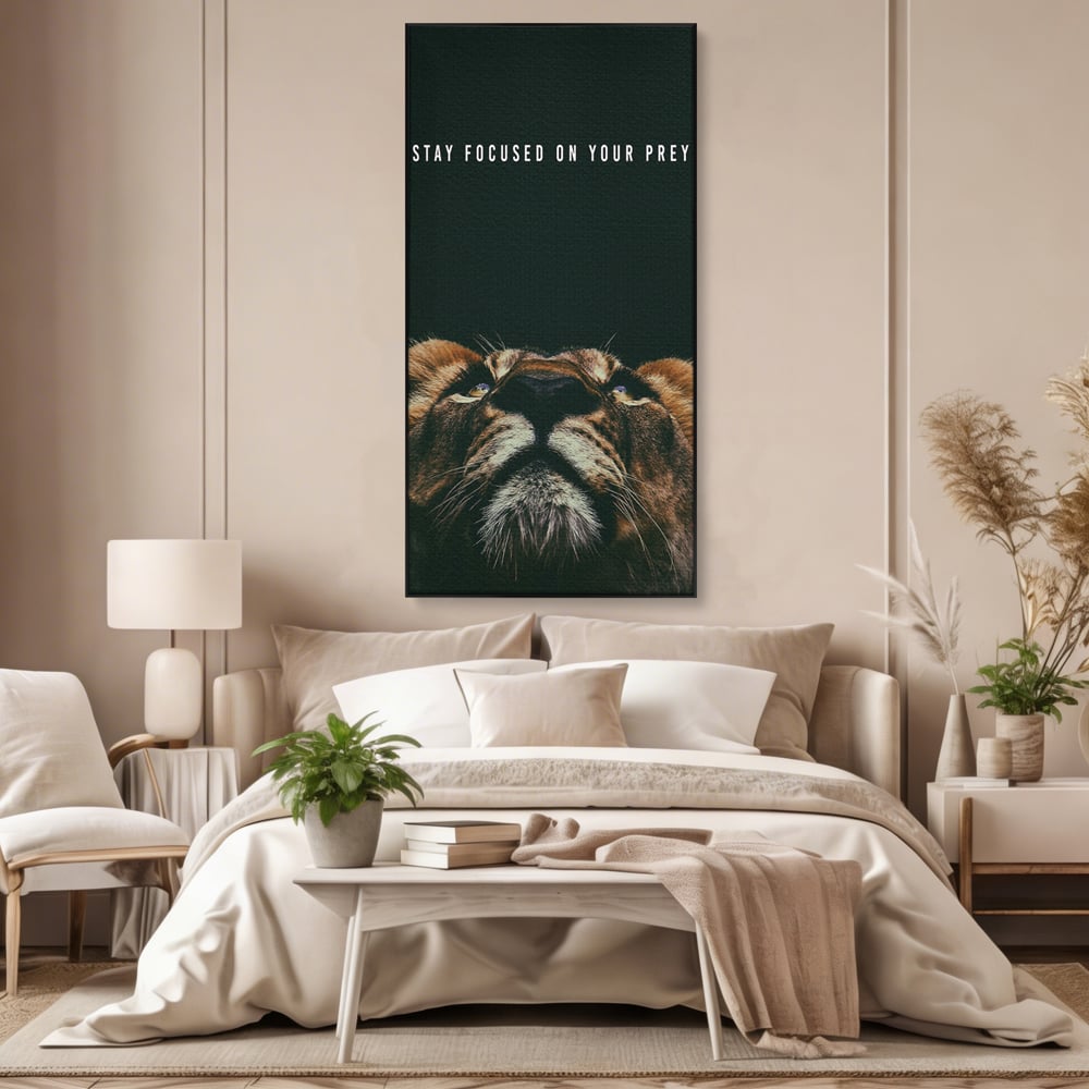 Tablou canvas cu tablou canvas cu leu si mesaj motivational, in rama de aluminiu negru, pe perete intr-un dormitor