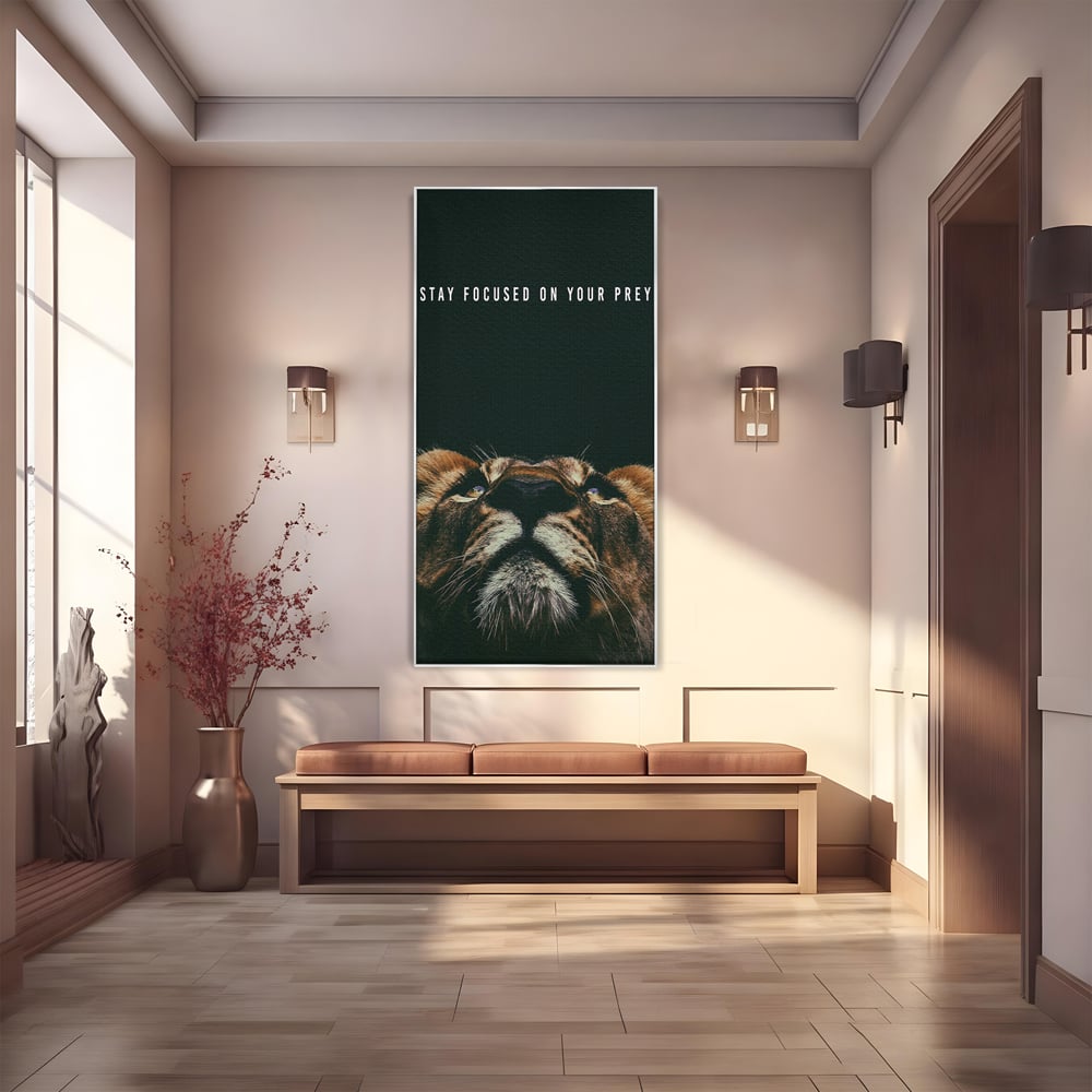 Tablou canvas cu tablou canvas cu leu si mesaj motivational, in rama de aluminiu argintiu