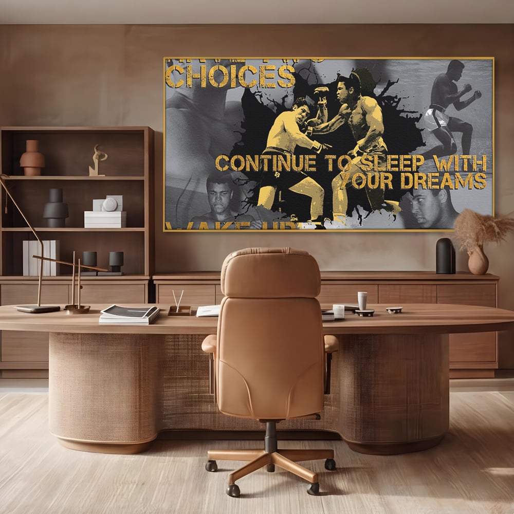 Tablou canvas cu tablou canvas motivational cu muhammad ali, in rama de aluminiu auriu, pe perete intr-un birou