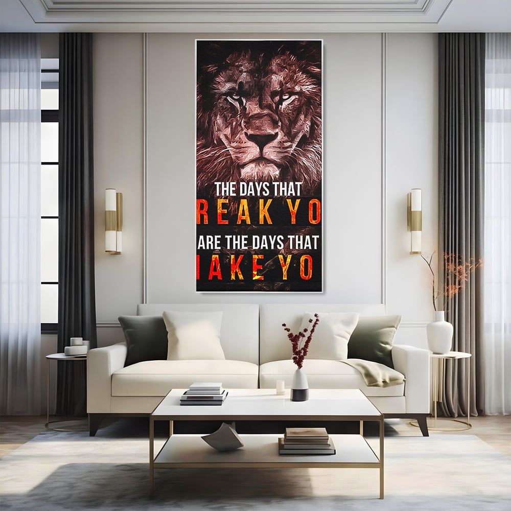 Tablou canvas cu tablou canvas cu leu si mesaj motivational, in rama de aluminiu argintiu, pe perete intr-un living
