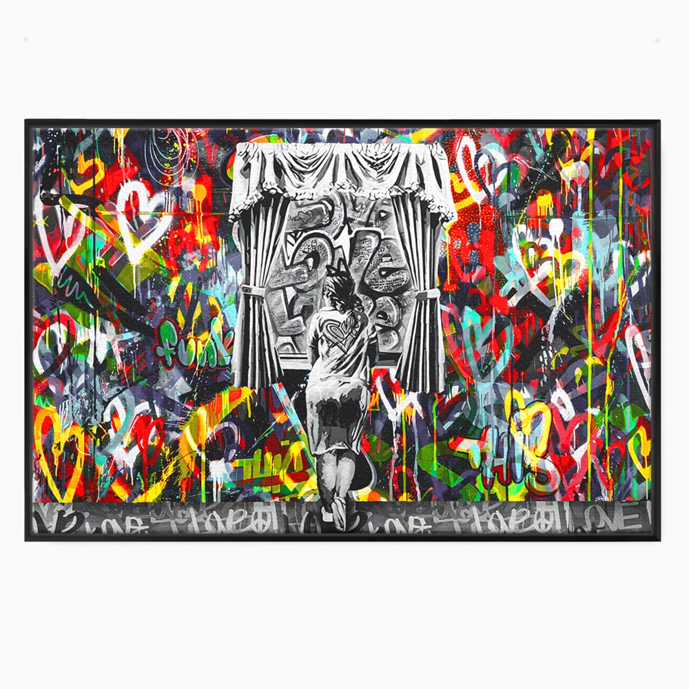 Tablou canvas cu tablou canvas cu graffiti urban si o silueta, in rama de aluminiu negru