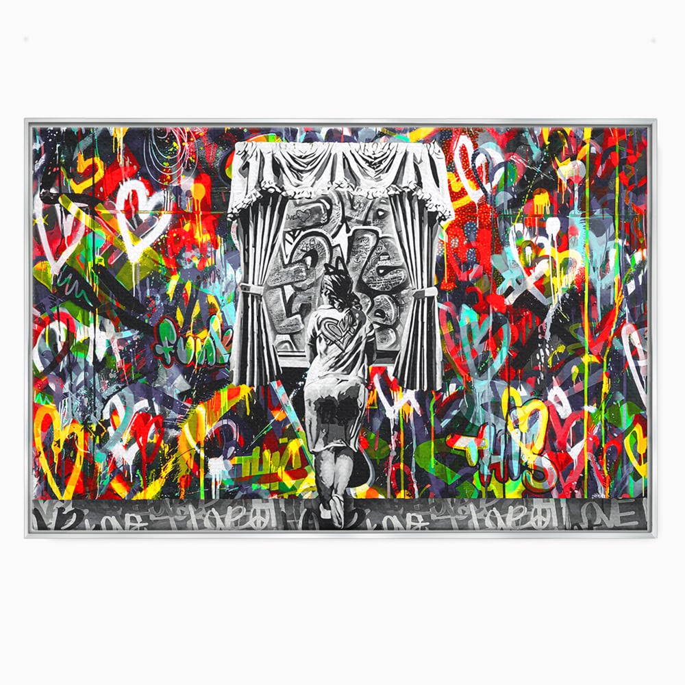 Tablou canvas cu tablou canvas cu graffiti urban si o silueta, in rama de aluminiu argintiu
