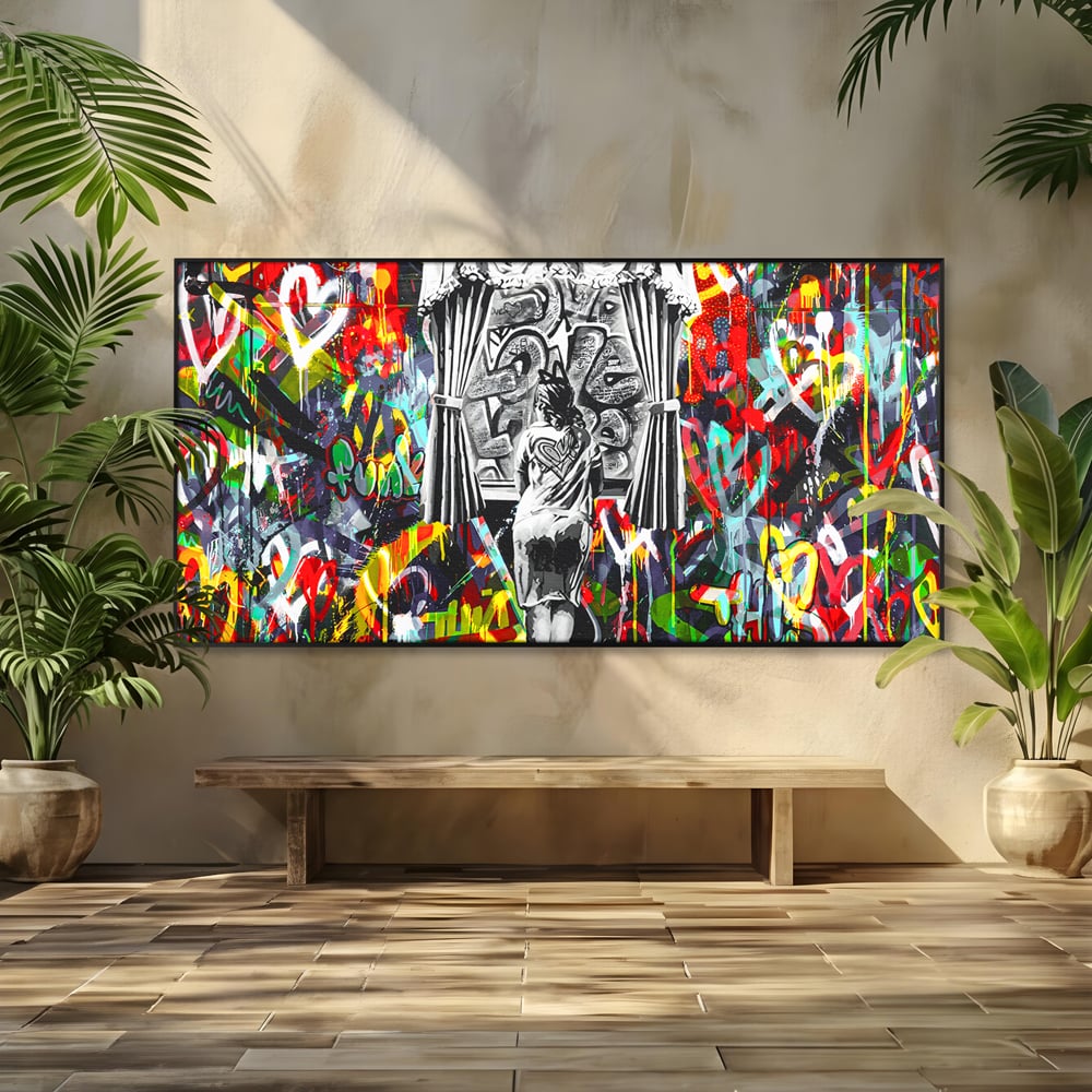 Tablou canvas cu tablou canvas cu graffiti urban si o silueta, in rama de aluminiu negru
